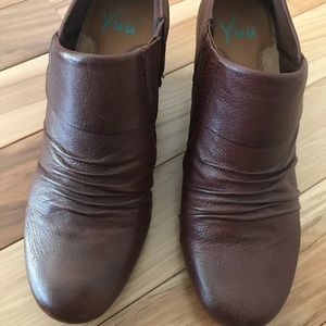 Yuu booties size 10. Gently used.